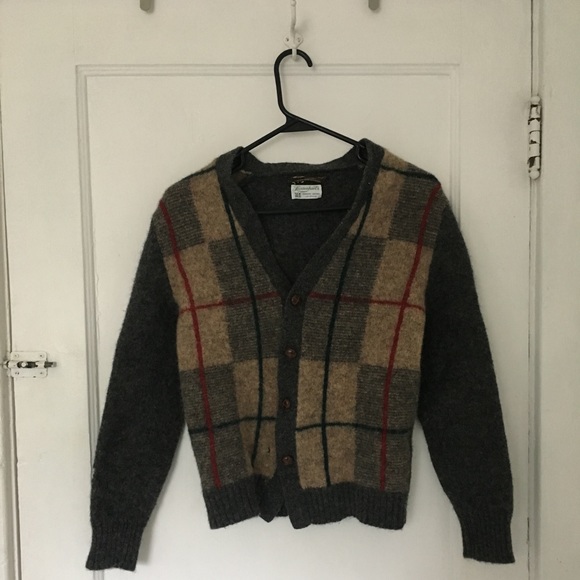 Vintage-Looking Shetland Wool Cardigan - Picture 2 of 8